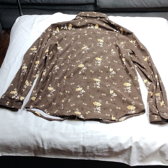 Basic Edition's women's long sleeved button down shirt size medium - Picture 6 of 9